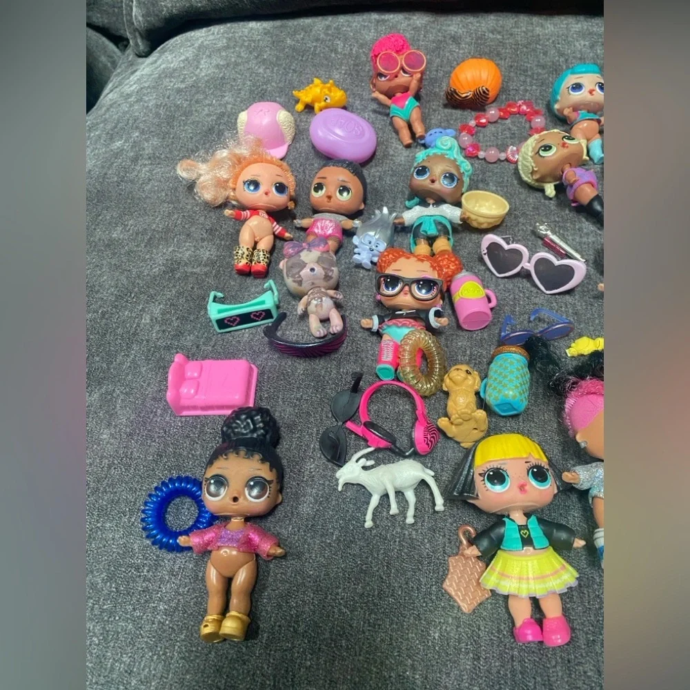 L.O.L. Surprise! Pink and Blue Dolls & Accessories Set